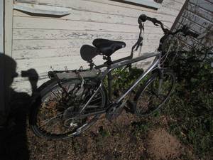 lot 99 image: Giant cypress DX bike in good condi...