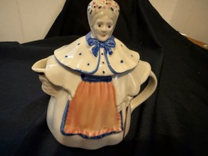 lot 130 image: Granny Ann Patented Teapot