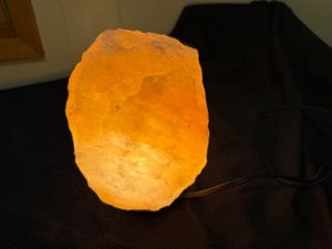 lot 131 image: Working Salt Lamp