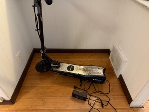 lot 66 image: Izip Scooter