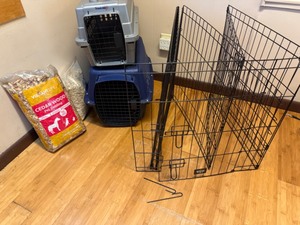 lot 112 image: Variety of Pet Homes