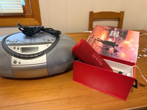 lot 94A image: Sony CDRWR Portable Stereo & JBL Flipsix Portable Speaker