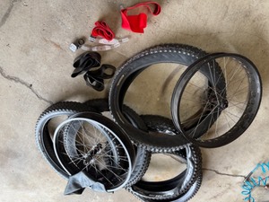 lot 23 image: Bicycle Big Tire Items