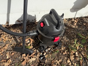 lot 69 image: Husky Shop Vacuum