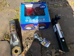 lot 80 image: Towing Kit & Lights