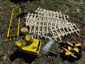lot 88 image: Gardening Fences & Other Treasures