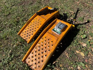 lot 91 image: Car Jacks
