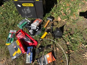 lot 90 image: Misc. Automotive Supplies