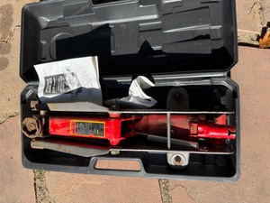 lot 7 image: 2 Ton Larin Brand  Hydraulic Jack in Case