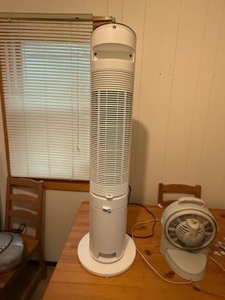 lot 101 image: Vissani AC100-22JRL Honeywell Fan