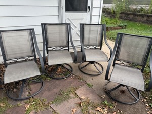 lot 19 image: 4 Patio Lawn Chairs