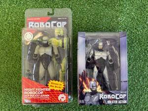 lot 11 image: Robocop Figures