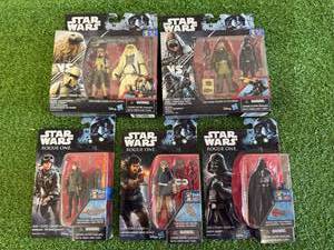 lot 15 image: Star Wars Figures