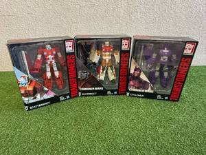 lot 23 image: Transformers Combiner Wars Scattershot, Silverbolt & Cyclonus