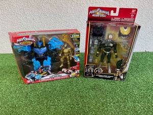 lot 26 image: Power Rangers Super Charged Dino Zord Rider & Armored Robo Knight Power Ranger