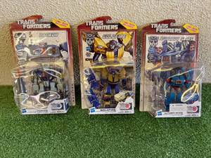 lot 35 image: Transformers Generations Autobot Skids, Goldfire & Tankor