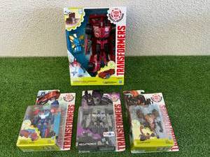 lot 65 image: Transformers Robots in Disguise