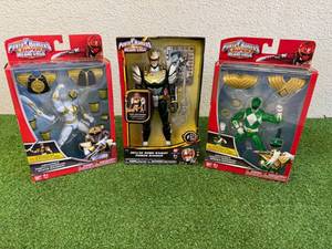 lot 76 image: Power Rangers Armored Mighty Morphin Whiter Ranger, Deluxe Robo Knight Power Ranger & Armored Mighty Morphin Green Ranger