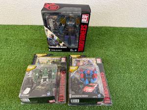lot 87 image: Transformers Combiner Wars Onslaught, Smokescreen & Hound