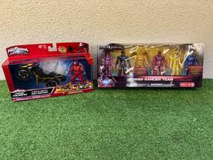 lot 105 image: Power Rangers Mega Morph Cycle with Red Ranger & Power Ranger Team with Goldar