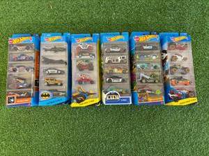 lot 161 image: 30 Hot Wheels