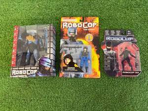 lot 176 image: Robo Cop Figures