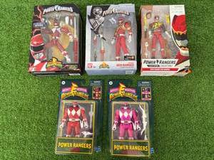 lot 194 image: Power Rangers Figures