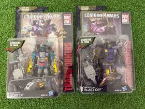 lot 199 image: Transformers Combiner Wars Vortex & Blast Off