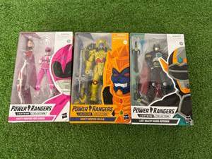 lot 231 image: Power Ranger Lightning Collection Figures
