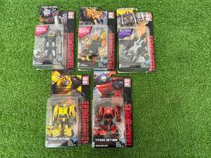 lot 232 image: Transformers Titans Return 5 Different