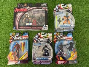 lot 244 image: Avengers Figures