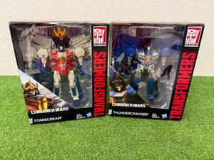 lot 250 image: Transformers Combiner Wars Starscream & Thundercracker