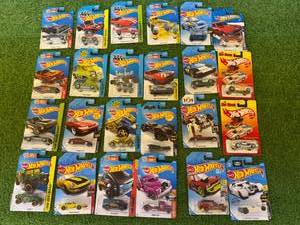 lot 276 image: 24 Hot Wheels