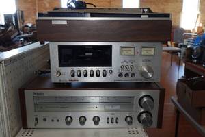 lot 425 image: Vintage Receiver and Tape Players