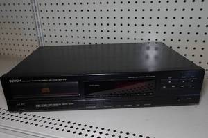 lot 447 image: Denon CD Player
