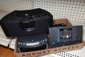 lot 451 image: 3 Radios