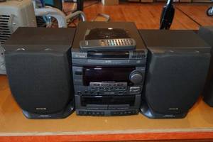 lot 427 image: Aiwa CD Player Mini System