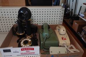 lot 475 image: Vintage Phones