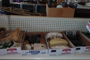 lot 472 image: Assorted Corded Telephones