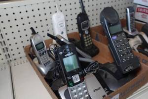 lot 473 image: Assorted Telephones