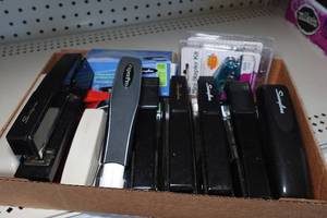 lot 607 image: Assorted Staplers