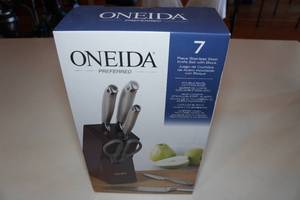 lot 392 image: Oneida 7-Piece Stainless Steel Knife Set with Block