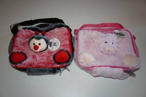lot 393 image: 2 Plushies Lunch Boxes