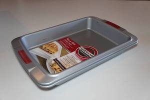 lot 409 image: 2 Faberware 9x13 Cake Pans