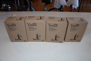 lot 481 image: 12 Gillette Venus Extra Smooth Razors