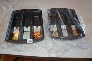 lot 480 image: 2 Chicago Metallic Lasagna Trio Pans