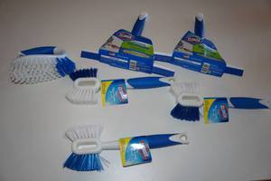 lot 494 image: Clorox Scrubbers and Squeegees
