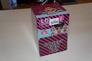 lot 517 image: 8 LOL Surprise Balls in Display Case