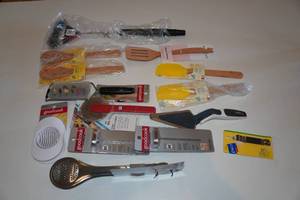 lot 532 image: Assorted Kitchen - Wooden Spoons, Egg Slicer, Thermometer