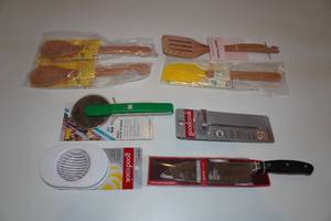 lot 533 image: Assorted Kitchen - Spatula, Egg Slicer, Pizza Slicer, Knife